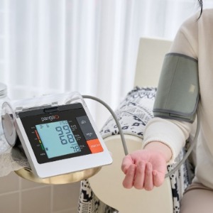 오픈메디칼(특가) 팡가오 팔뚝형 전자 혈압계 PG-800B10 혈압측정